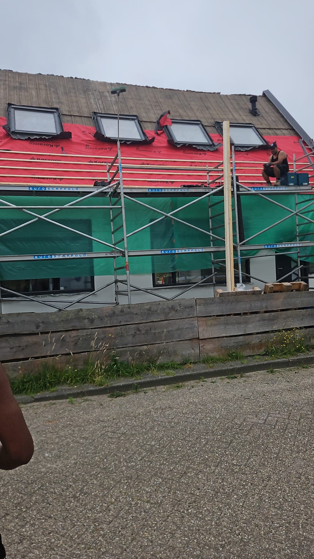 Vernieuwde dakbedekking op een woning