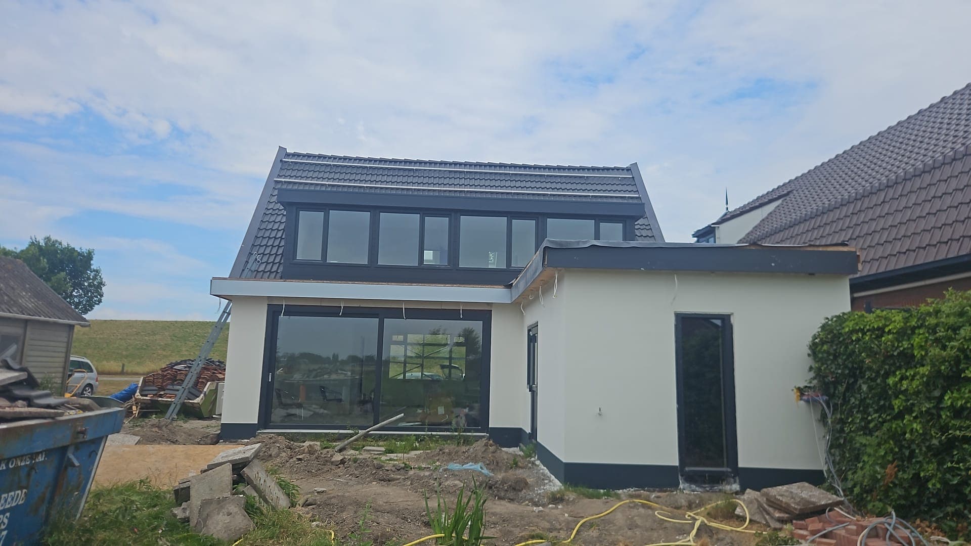 Afgeronde dakrenovatie op een particuliere woning